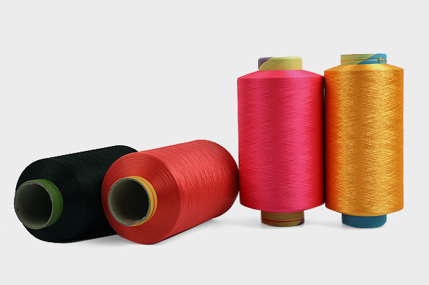 Firele de poliester sunt o alegere populară pentru industria textilă datorită calităților lor inerente de rezistență și durabilitate.
